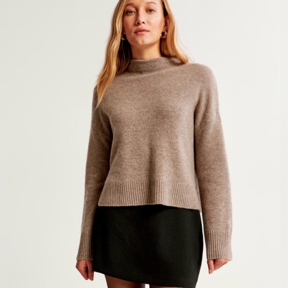 A&F Scarlett Curve Love Mini Skort - Picture 3 of 16